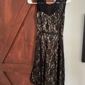 Black lace maternity dress. Pink blush size medium. Worn once